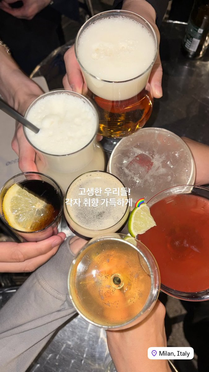 BangChanGlobal's tweet photo. 🎥 | [260924] - Bang Chan’s stylist shared that he treated the @fendi team to dinner at a classy restaurant to thank them for their hard work:

“An artist who hands you their personal card and tells you to go ahead and use it? That would be @/gnabnahc”

“@/gnabnahc thank you for the meal!!”

#BangChanxFendiSS27 
#BangchanxFENDI