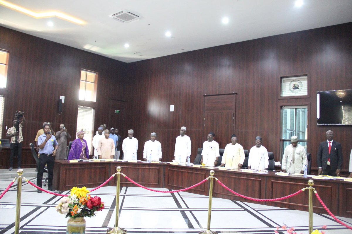 AdamawaLas79384's tweet photo. ADAMAWA APPROVES N169BN SUPPLEMENTARY BUDGET, MULTI-BILLION NAIRA INFRASTRUCTURE PROJECTS

​The Adamawa State Executive Council has approved a supplementary budget proposal of N169.1 billion for the 2026 fiscal year alongside multiple contract awards for key infrastructure, healthcare, and energy projects across the state.

​The approvals were finalised during the 16th council meeting of the year, chaired by Governor Ahmadu Umaru Fintiri at the Government House in Yola on Thursday, 24 September.

​Briefing journalists after the meeting, the Commissioner for Information and Strategy, Hon. Leader Leneke, stated that the supplementary budget will be transmitted to the Adamawa State House of Assembly for legislative approval.

​If passed, the N169,109,028,894.00 addition will expand the state’s 2026 budget from its initial figure of N582,331,380,496.00 to a revised total of N752,437,409,390.00.

​The executive council reviewed and approved 13 major memos across two consecutive sessions. Key infrastructure contracts awarded include:

​Roads and Drainage Infrastructure: N11.31 billion for township roads and storm water drainage in Gulak and Shuwa, as well as road networks at the College of Technology Innovation and Entrepreneurship Studies; N3.68 billion for access roads at the new Building Material Market along Numan Road; N3.21 billion for drainage and roads at the Mubi Cattle Market; and N484.1 million for flood control drainage at Anguwan Magaji in Yola South.

​Sports Infrastructure: 
N10.5 billion for internal and external road networks, parking facilities, and surrounding infrastructure at the state's new international stadium.

​Street Lighting & Public Works: 
N6.36 billion for the installation of integrated solar-powered streetlights along the superhighway and the 1,000 Housing Estate in Malkohi, alongside N376.9 million for a storm drain at the new NYSC Orientation Camp in Malkohi.

​Power Restoration & Electrification:
N3.37 billion allocated across seven lots to rehabilitate power infrastructure damaged by Boko Haram insurgents in the Madagali and Michika Local Government Areas, starting from Uba. Additionally, N249.8 million was approved to extend electricity to the Bengo community in Fufore LGA.

​Healthcare & Tertiary Education: N1.78 billion for high-end diagnostic medical equipment (including FibroScan and ultrasound units) and N462.8 million for new dialysis machines; N690.9 million for the renovation of the Lamurde Cottage Hospital and its staff quarters; and N358.5 million for the design, costing, and supervision of 11 student hostels across five state-owned tertiary institutions.

​Addressing public safety matters, Hon. Leneke urged residents living in riverine communities to remain vigilant and prepare to move to higher ground, citing forecasts of imminent end-of-season flooding across the state.