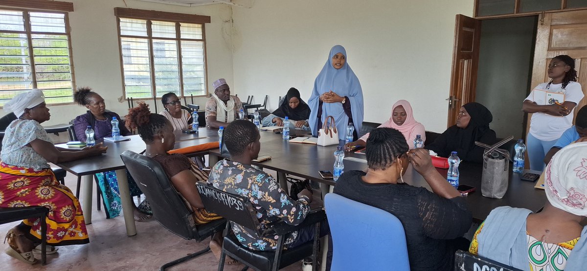 KECOSCE's tweet photo. @KECOSCE today with support of  @theGCERF through @tendasasa, facilitated a dialogue between sub_county law enforcement team and community stakeholders in Tana Delta in Tana River County, bringing on board the Religious leaders, local community structures, youth, Council of elders, minority groups and WPS leadership (Jasiri village), the dialogue provide a safe space for #Jasirimembers to provide feedback, share lessons, challenges, contextual and security emerging trends. The stakeholders reported that there is an improved collaboration between security and community, 3 joint Baraza led by the DCC has been conducted in the 2 months to address community barazas, the DCC lauded the WPS grassroots awareness campaigns noting that for the time more women have applied for assistant chief position in Idsowe sub_location, cementing their quest for taking up leadership position. The joint  action plan was developed to guide the coordinated efforts to respond to contextual security issues raised. @Phyllis_Muema @NCTC_Kenya @Tanariver004