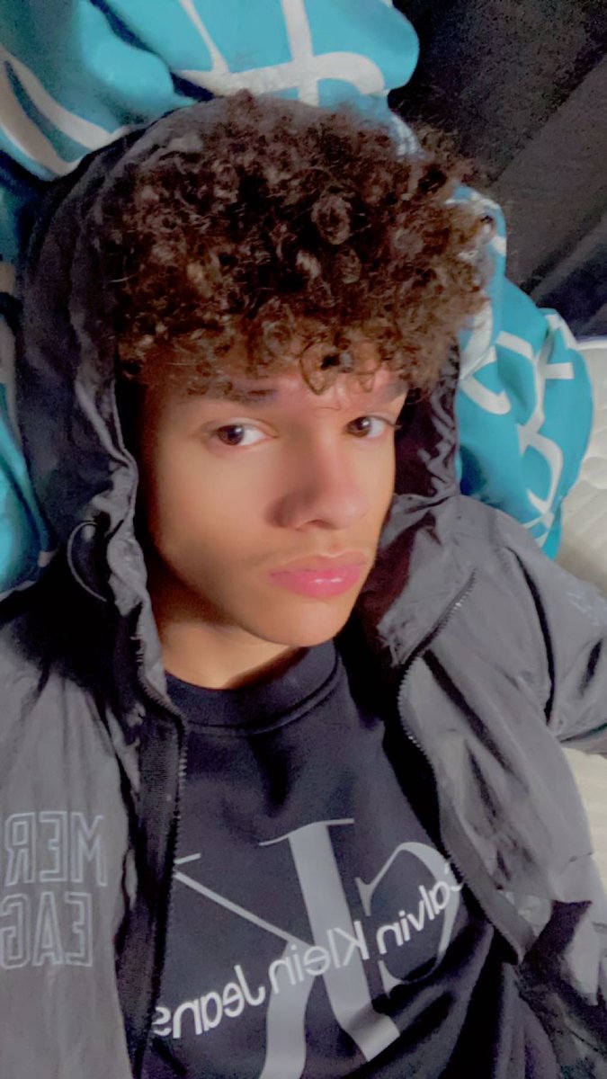 demuredavid's tweet photo. Bitch you do something with YOUR life over there talking to NOBODY telling me what I look like and you can’t take that standing ass ski off cause you’re dog sht ugly 🤣 learn who you fw btc . Cause it ain’t me I look very clean and you look dirty asfk over there with them cheap t https://t.co/P69KqUngqL