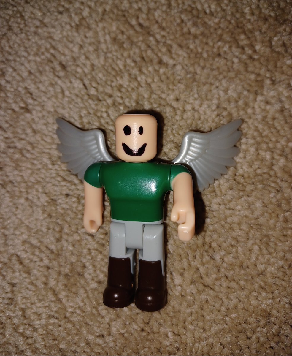kingrobloxyuri's tweet photo. strange mercari listing I found for a stickmasterluke figure

missing his dominus and has a horribly misprinted face

seller said he was acquired in may and was forgotten shortly then after redeeming the toycode https://t.co/0JBnfQg0pe