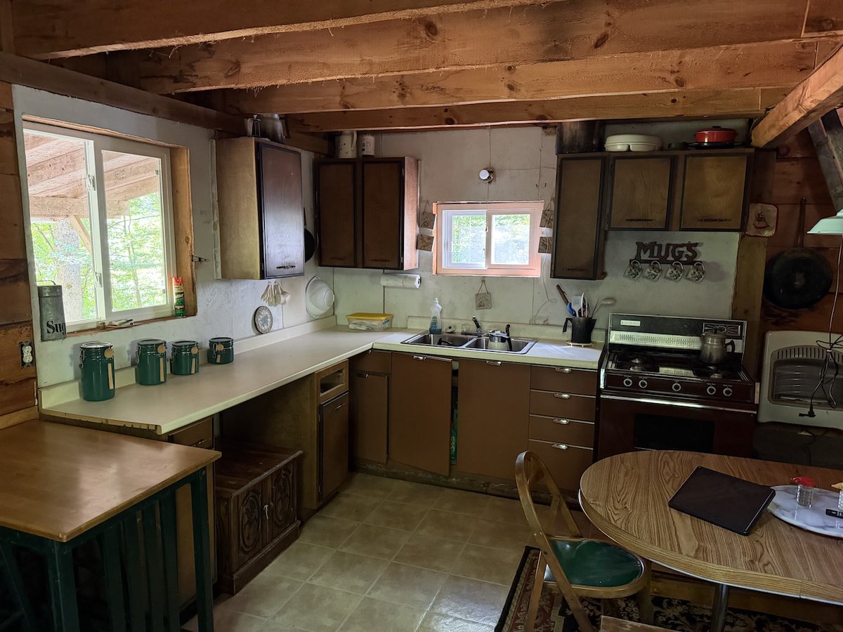 NYLandQuest's tweet photo. Off-Grid CABIN on 27 acres of Woodlands in Allegany NY.  Great hunting with whitetail deer and turkey sign throughout. Cabin includes a kitchen, dining and living area, bathroom and is wired for a generator.  $104,900.  https://t.co/80531YhimY @NYLandQuest #cabin #woods #hunting https://t.co/bq8q7hSIV4