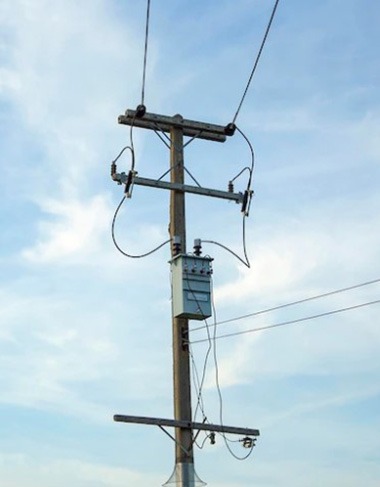 EmisorSLP's tweet photo. https://t.co/irhCJLDtMb Muere joven albañil tras tocar cables de alta tensión en Tequis https://t.co/KeRgESCarf