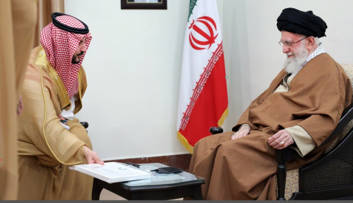 JalladMullahs's tweet photo. كان حماراً لا يفهم رجمه الله 🤧
السعودية دولة تستقرئ الواقع
ايران دولة تستقرئ الأحلام 😉
ج وليست ح 😏
#صنعاء #مسقط https://t.co/SMrOVPvYPo