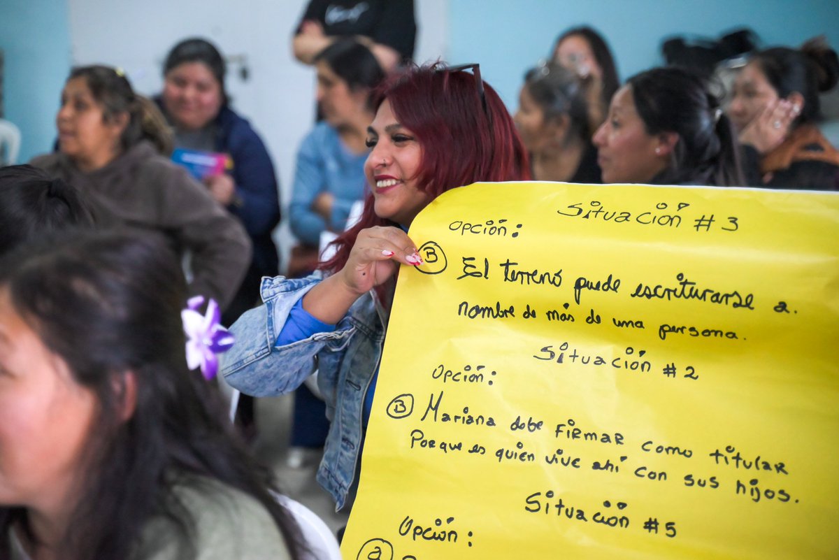 OpisuPba's tweet photo. 💪📜  Hoy se realizó el segundo encuentro del ciclo de Formación en Regularización Dominial con Perspectiva de Género, destinado a unas 40 vecinas y vecinos y referentes del barrio 17 de Noviembre de Lomas de Zamora. https://t.co/PMvx8mtnsv