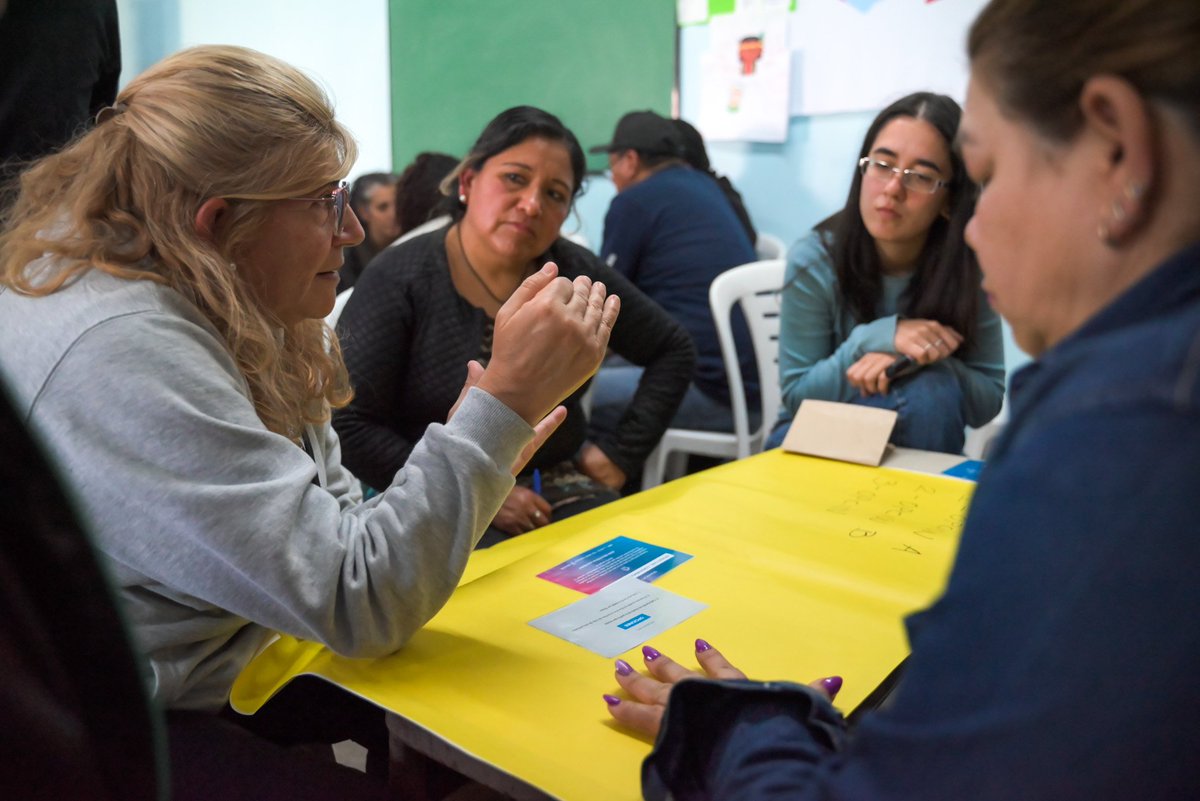 OpisuPba's tweet photo. 💪📜  Hoy se realizó el segundo encuentro del ciclo de Formación en Regularización Dominial con Perspectiva de Género, destinado a unas 40 vecinas y vecinos y referentes del barrio 17 de Noviembre de Lomas de Zamora. https://t.co/PMvx8mtnsv