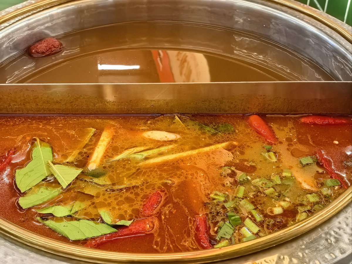 CasseyNiclwco's tweet photo. Craving bold flavors Our spicy tom kha gai, Thai coconut galangal soup with fragrant herbs, hits different on these chilly days! https://t.co/sMdi3TFvwr
