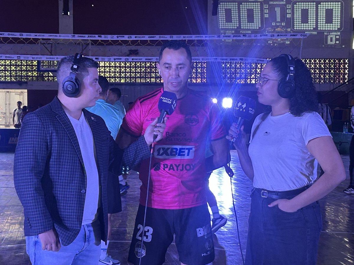 fbejarano01's tweet photo. Liga Nacional de Ecuavoley continúa con emocionantes partidos, fue el turno de Manta y hoy estarán en Cuenca…. #ecuavoley #mineros #fusil #Miguelito #casique https://t.co/u2LDSJjpyS