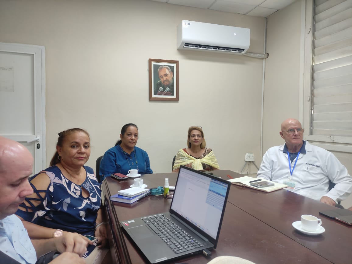 TaniaMCruzHdez's tweet photo. Hoy volvimos al Hospital Ortopédico Fructuoso Rodríguez.
Chequeamos el proceso de transformación digital junto a @MayraArevich, Ministra del @MINCOMCuba.
Compartimos con un colectivo comprometido con su institución y la #Salud de nuestra población.

#CubaPorLaVida
#CubaEsSalud https://t.co/NL0jOiFGby