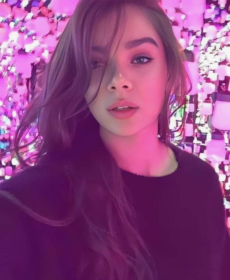 JonnyLeTran5's tweet photo. Blessing your timeline with Hailee Steinfeld 😍 #HaileeSteinfeld #SpiderManIntotheSpiderVerse #SpiderManAcrossTheSpiderVerse #Hawkeye #Dickinson #TrueGrit #PitchPerfect2 #PitchPerfect3 #EdgeofSeventeen #Bumblebee #Arcane #EndersGame #WhenMarnieWasThere #SinnersMovie #beautiful https://t.co/SoP7lHt5qU