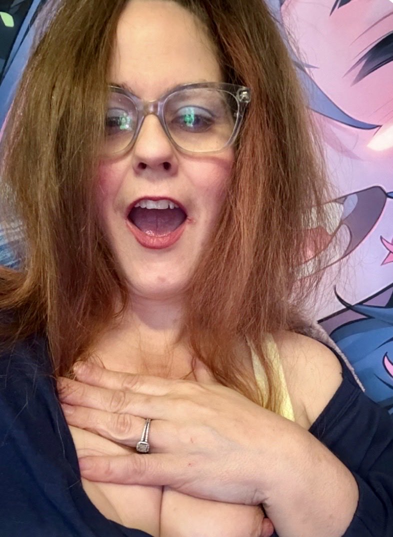 MissXandross's tweet photo. My lovely’s new account means new friends yay😁💨🎮😉 https://t.co/L9BnImjz9Z