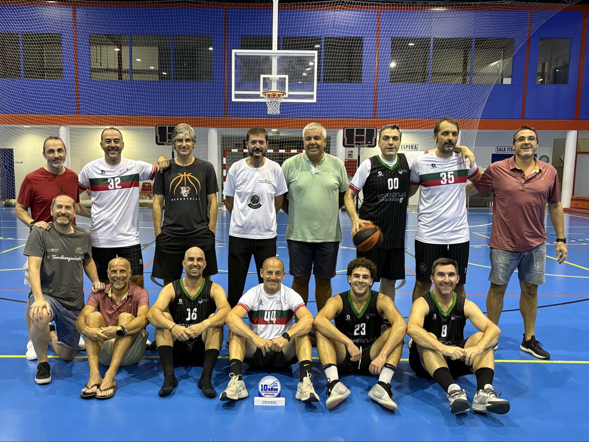 VeteranosTorre's tweet photo. Jueves baloncesto Pretium 
🏀🏀🏀
#veteranos #baloncesto #torrelavega #cantabria https://t.co/psn8JovYgK
