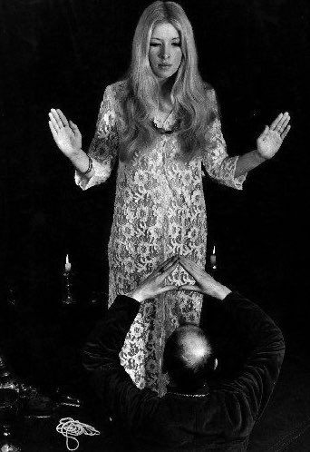 entreanemoia's tweet photo. Maxine Sanders, 1970. https://t.co/3zolqraWpc