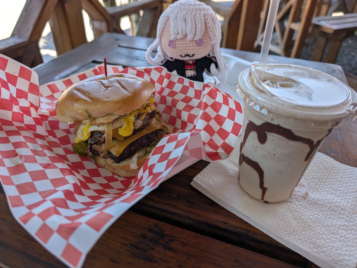 dyemmr's tweet photo. Unfortunately, no mooncakes to be found out here.

Cheeseburgers and Pusser's "Painkiller No. 4" will have to make do.
#Embuukatsu https://t.co/fhudQJy6La