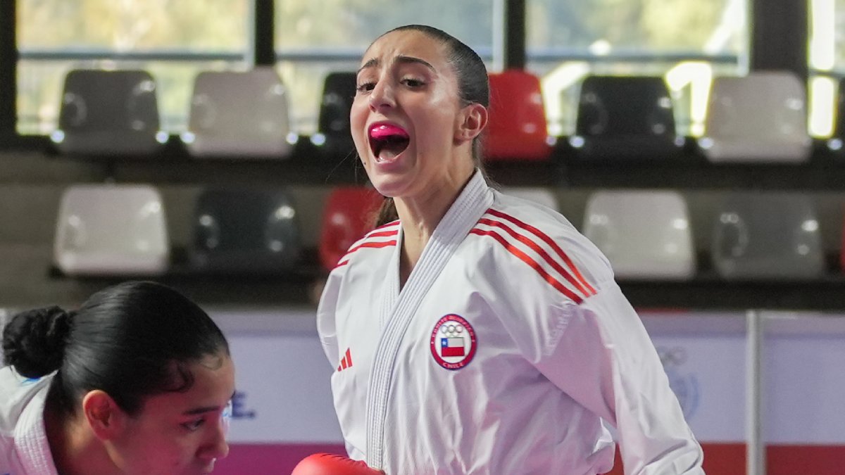Cooperativa's tweet photo. 🇨🇱🥇🥋 Valentina Toro conquistó el oro para Chile en el karate de los Juegos Sudamericanos https://t.co/S4x0o8Rhge https://t.co/gzNZnz7mEy