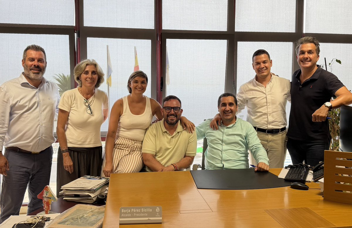 BorjaSenado's tweet photo. Orgulloso de esta gente, de mi gente y de equipo😍Con estos 7 compañeros damos todo cada día x Breña Baja, pq tenemos equipo, tenemos un plan, creemos en nuestro pueblo, en nuestros vecinos, y con errores o aciertos, pero siempre intentamos dar todo lo mejor x nuestro pueblo💪 https://t.co/s2DNYjznKk