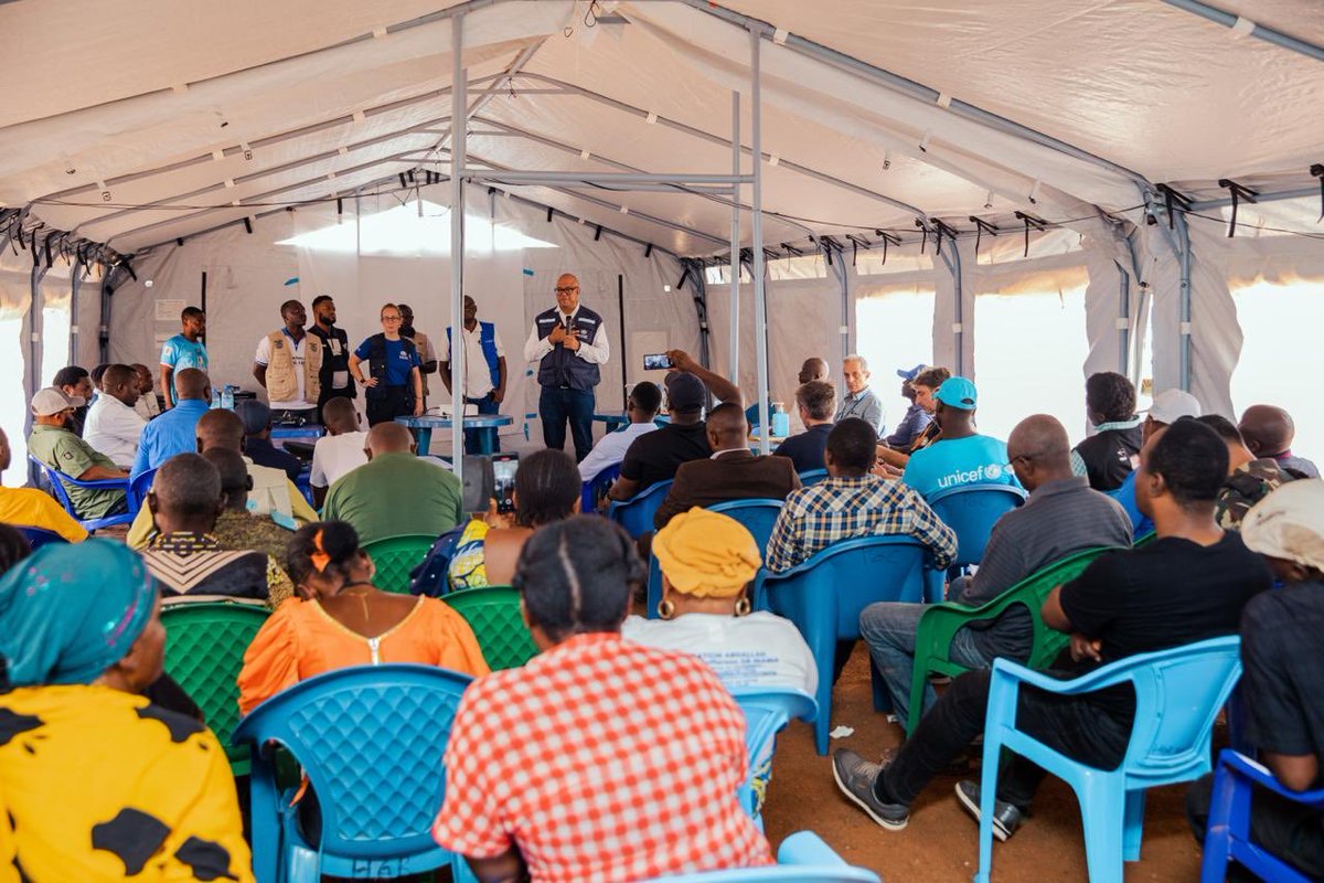 Chikwe_I's tweet photo. Nia-Nia sits at the crossroads of Bunia, Haut-Uélé &amp; Kisangani making it critical for the #Ebola response

It was essential to establish a strong response here to prevent further spread

Partners united to keep the community from #Ebola but also strengthen local health services https://t.co/cL7225dNyY