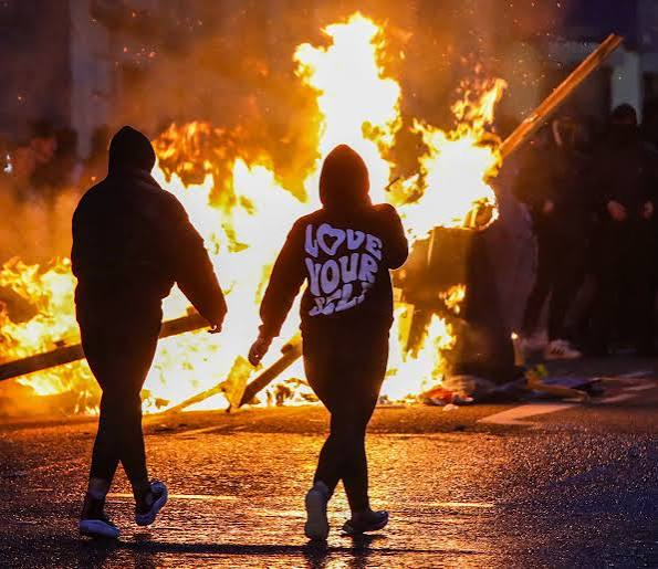 daveatherton's tweet photo. Northern Ireland saw a net outflow of 800 migrants in 2026. The Belfast Telegraph reports 35 "far-right" Facebook groups dedicated to turning the tide on immigration. Coincidentally in 2026 there were violent protests against migrants.

Of course I don't want to give you ideas. https://t.co/fYca17BSFJ
