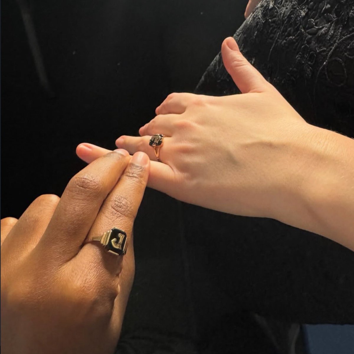 celeestialvis's tweet photo. hands have never felt so buzzy omg https://t.co/rxtOucCNlK