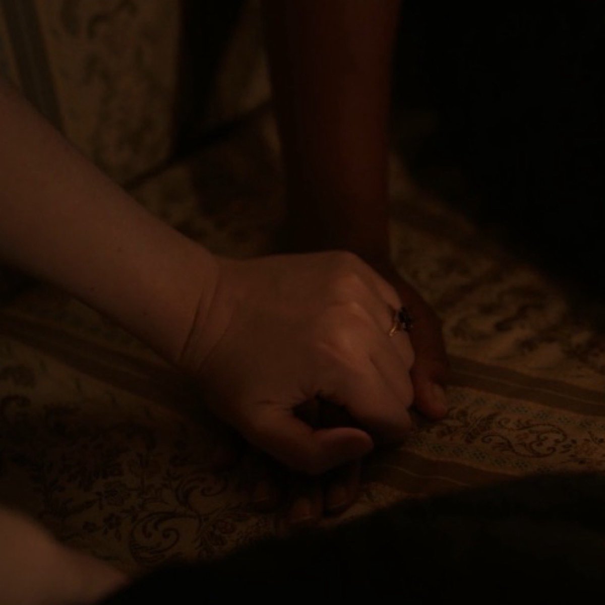 celeestialvis's tweet photo. hands have never felt so buzzy omg https://t.co/rxtOucCNlK