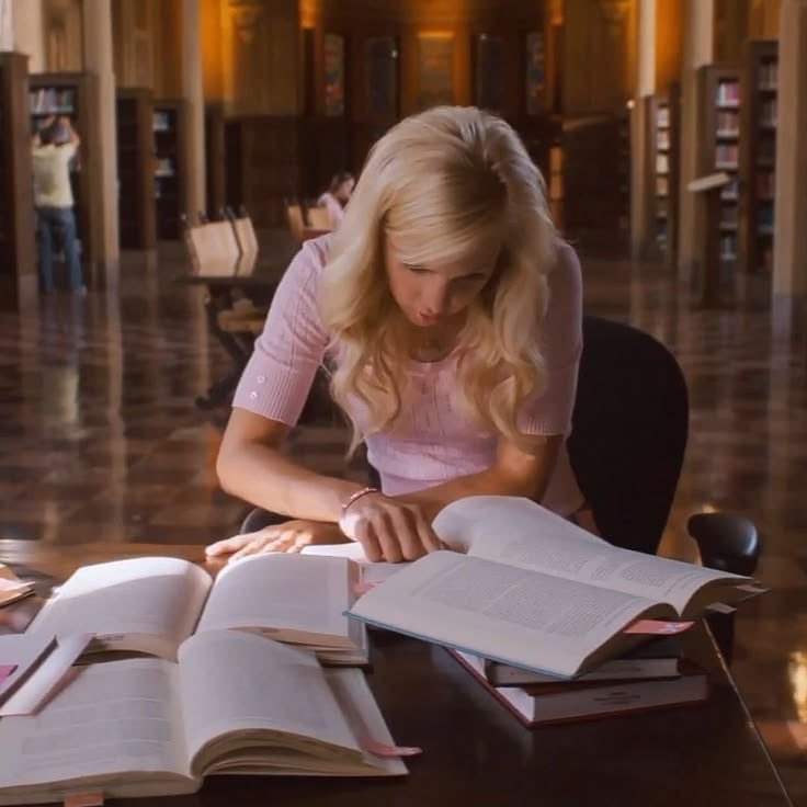strawbunnybisou's tweet photo. i like genuinely have to pretend i’m bridget or shelly and romanticize my school work with pink cutesy everything or else i will not do it https://t.co/pqOTo9l4NP