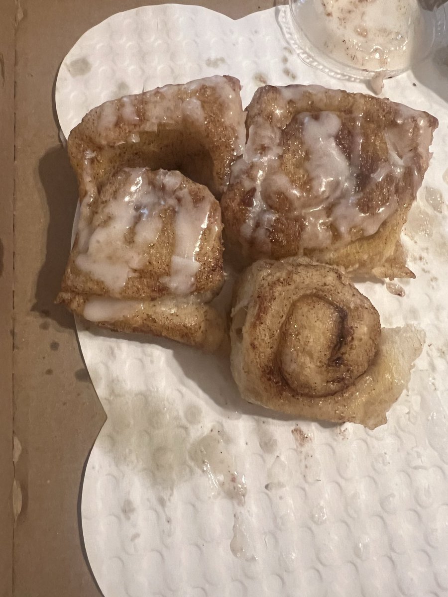 sakoraforest's tweet photo. Poor pic of cinnamon rolls because I already ate half of em.. I would count this as a binge because no normal person would eat 8 cinnamon rolls in one sitting https://t.co/Udx1ji0mxk
