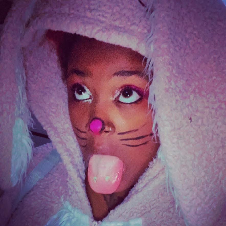 mooncookie80's tweet photo. Daddy… am I your baby? https://t.co/vNX6zsTINI