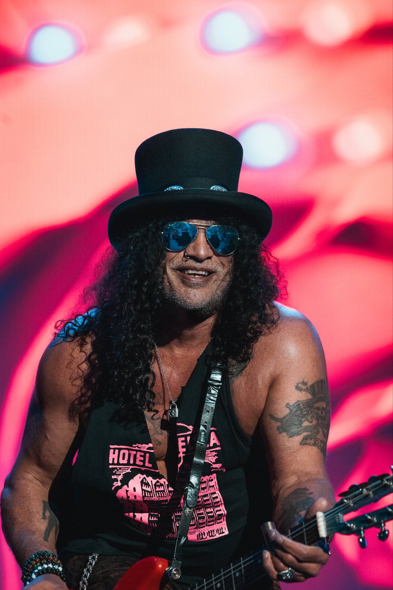 gunsnroses's tweet photo. Viva Las Vegas! Thank you for having us, it was loud, it was F’N’ fun! https://t.co/hKKuYU3wmw