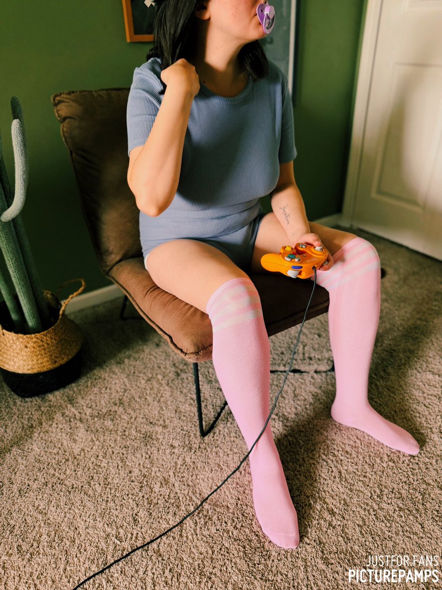 picturepamps's tweet photo. All pamped up &amp; several levels deep 🎮🩵

Onesie from @OnesieDownunder https://t.co/lBwlfX6Gzs