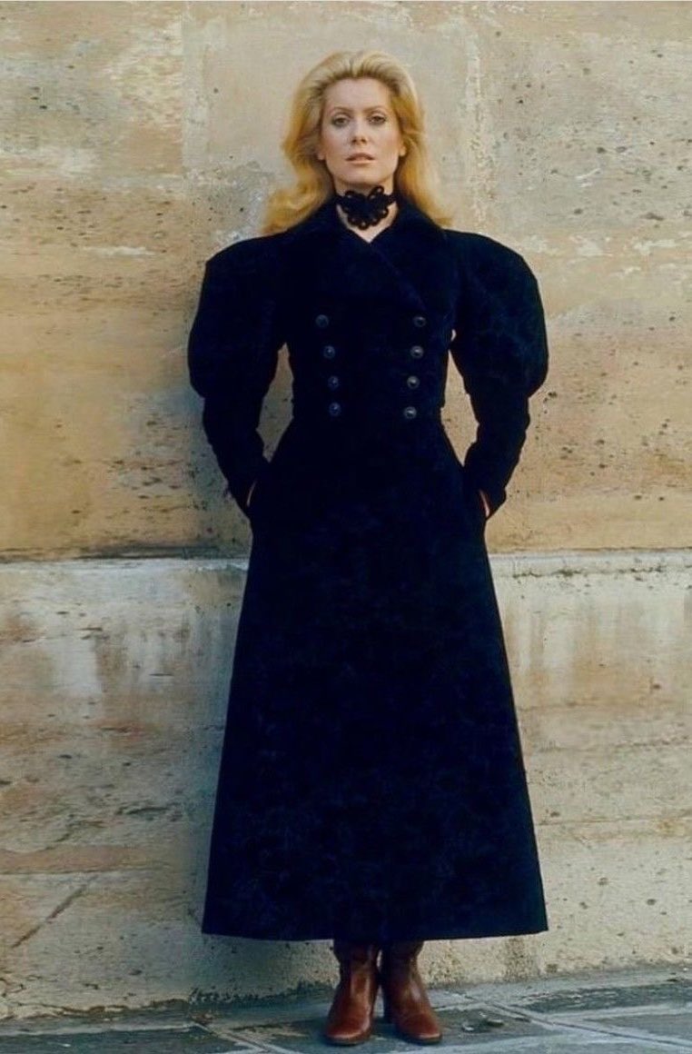 poetcinematic's tweet photo. catherine deneuve autumnal outfits 🍂 https://t.co/ABljDUqRFU