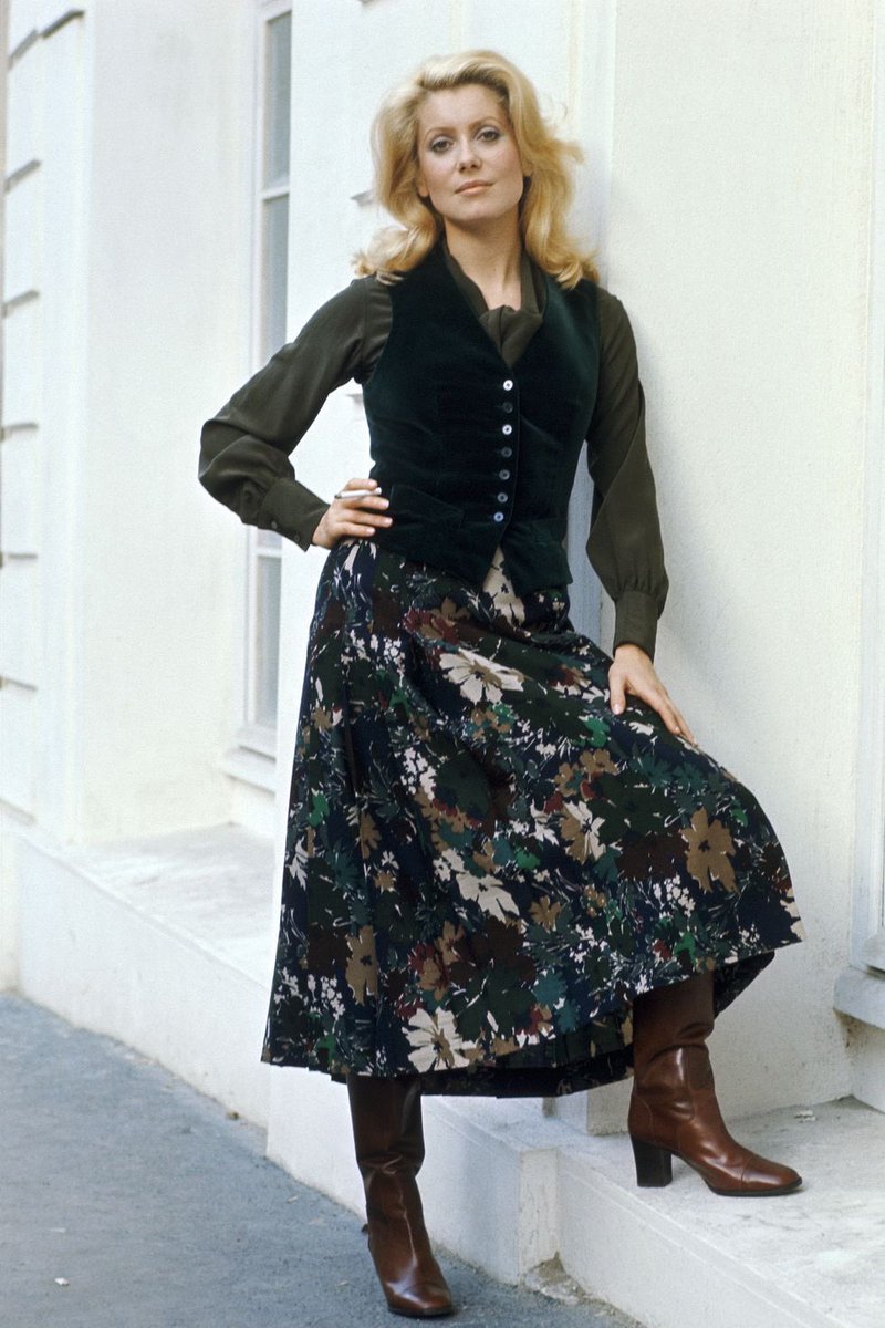 poetcinematic's tweet photo. catherine deneuve autumnal outfits 🍂 https://t.co/ABljDUqRFU