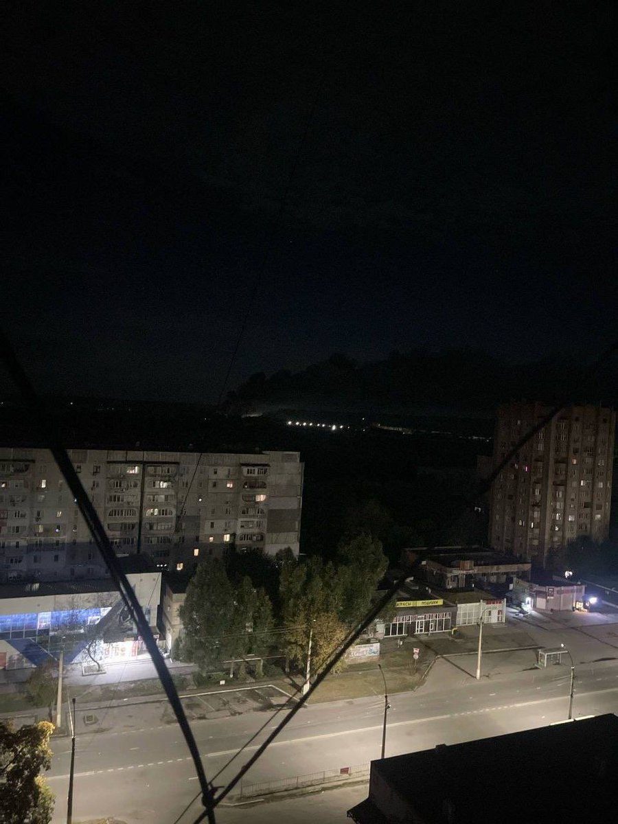 Maks_NAFO_FELLA's tweet photo. 🔥 Luhansk, the logistics hub of the Russian Armed Forces is on fire. Strikes are also reported in other locations. https://t.co/Ts9xOQUa4n