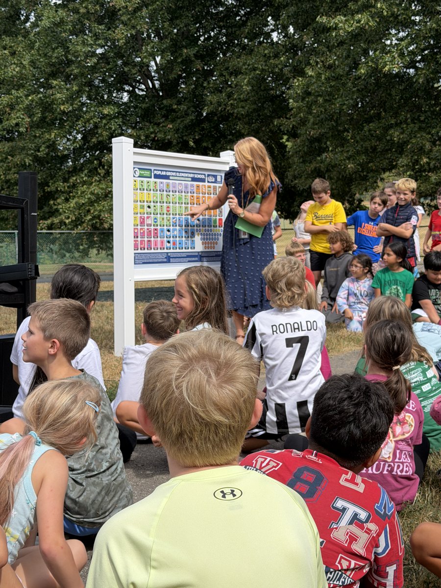franklinspecial's tweet photo. For some students, “Can I play?” takes more than words. Poplar Grove unveiled new playground communication boards with English and Spanish words, pictures and symbols. Thank you to Eagle Scouts Trace, Teague and Mike Kindred for giving their time and skills to install them. https://t.co/p1ZL6Yrw9F