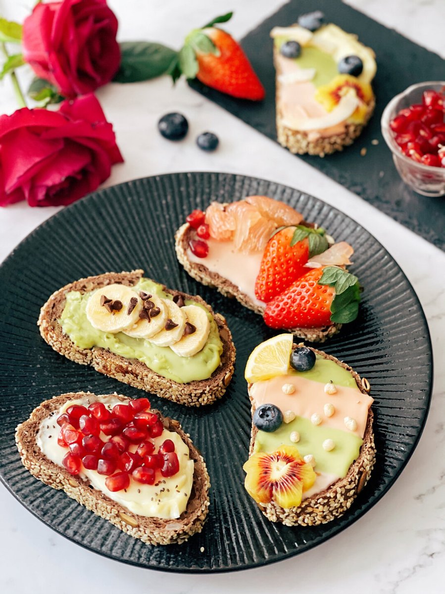 RandallHocjyml's tweet photo. Woke up craving something warm u0026 cheesy — just nailed this melted brie toast with honey u0026 fresh berries. Breakfast win , https://t.co/330klT4JFH