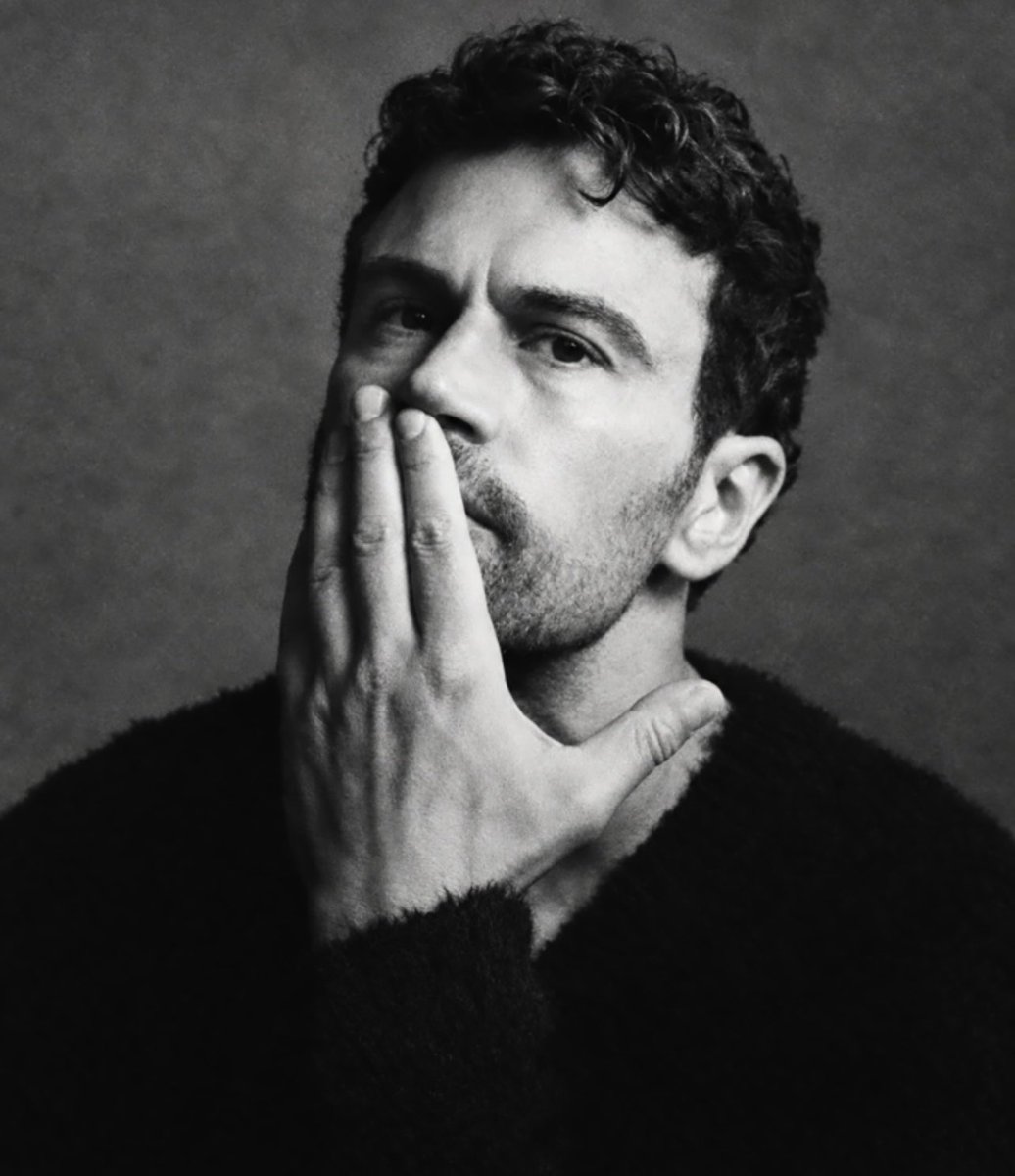 audreyficus2's tweet photo. theo james just overly fine &amp; underrated https://t.co/LMwW9kCCPp