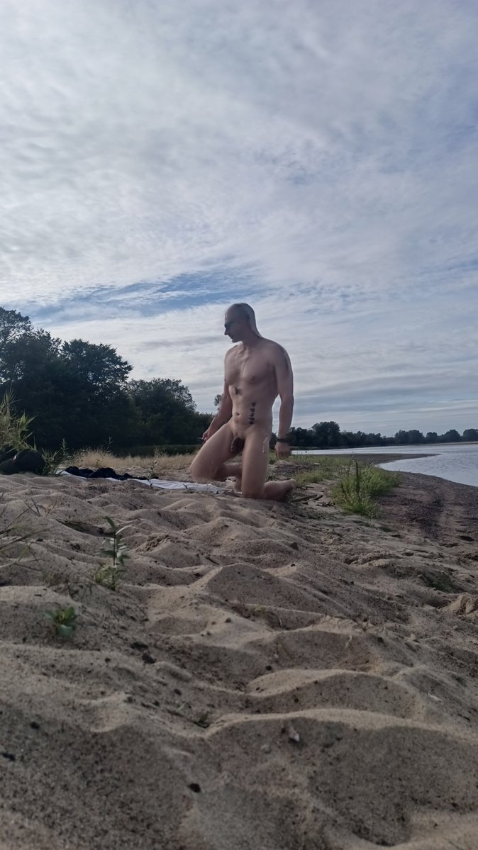 RomanSrubo420's tweet photo. Ostatnie plażowanie sezonu '26 https://t.co/sR74zXWfE9