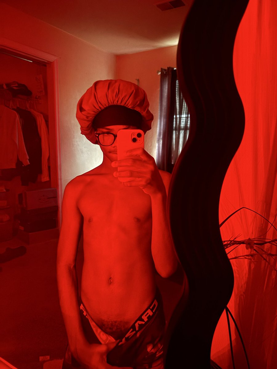 millz4trillz's tweet photo. red lights for a gudd nighttt🥰#mlm #757freaksn https://t.co/OhcHTsVqq8