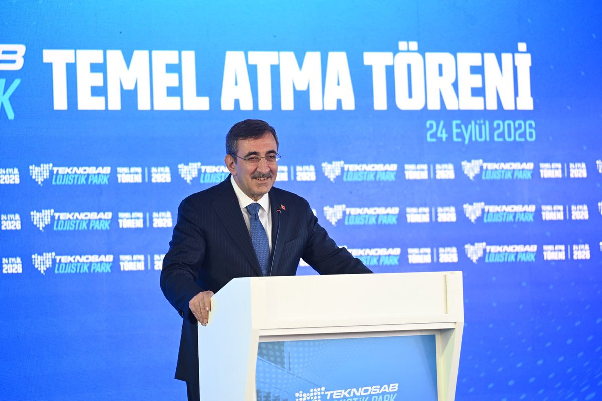ibrahim_Burkay's tweet photo. Bugün Bursa’mızın ekonomi tarihinde iz bırakacak dev bir projeyi daha hayata geçirmenin gururunu yaşadık.

Cumhurbaşkanımız Sayın Recep Tayyip Erdoğan’ın himayelerinde büyüyen TEKNOSAB ekosistemimizin stratejik yatırımlarından biri olan TEKNOSAB Lojistik Park’ın temel atma törenini gerçekleştirdik.

Yaklaşık 210 milyon dolarlık yatırım büyüklüğüne sahip Lojistik Parkımız; gümrük sahası, antrepolar, soğuk hava depoları ve akıllı depolama sistemleriyle Bursa’nın üretim ve ihracat gücünü dünya pazarlarına daha hızlı ve daha düşük maliyetle ulaştıracak.

Bu güçlü altyapının önemli iş birliklerinden birini de bugün Hepsiburada HepsiJET ile attık. Türkiye’nin önde gelen e-ticaret ekosistemlerinden Hepsiburada’nın Lojistik Parkımızda yer alması, Bursa’nın üretim gücünün e-ticaret ve yeni nesil lojistik imkanlarıyla buluşması açısından önemli bir adım.

Projemizin finansman modelinde ise Bursa’nın ortak aklını ve ortak sermayesini buluşturduk. Girişim Sermayesi Yatırım Fonu modelimizle küçük esnafımızdan KOBİ’lerimize, sanayicimizden büyük işletmelerimize kadar yaklaşık 650 yatırımcıyı aynı projenin ortağı yaptık. Yatırımcı sayısı ve tabana yaygınlık açısından Türkiye’nin en büyük girişim sermayesi yatırım fonunu Bursa’da oluşturduk.

TEKNOSAB Lojistik Park’ın Bursa’mıza, bölgemize ve ülkemize hayırlı olmasını diliyor; bu büyük projeye destek veren Cumhurbaşkanımız Sayın Recep Tayyip Erdoğan’a, bugün temel atma törenimizde bizlerle birlikte olan Cumhurbaşkanı Yardımcımız Sayın Cevdet Yılmaz’a, Sayın Bakanımız Efkan Ala’ya, Sayın Valimiz Erol Ayyıldız’a, Büyükşehir Belediye Başkan Vekilimiz Şahin Biba’ya, Sayın Milletvekillerimize, yatırımcılarımıza, TEKNOSAB yönetimimize ve emeği geçen herkese şükranlarımı sunuyorum.