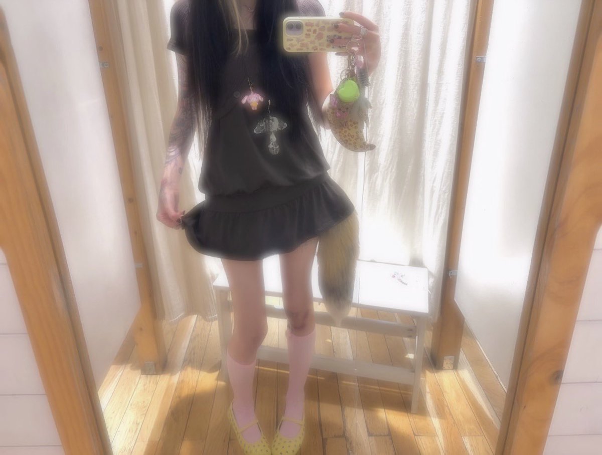girlfoid's tweet photo. Let’s all die  ❤︎ ❤︎ https://t.co/6XdOXMEA5f