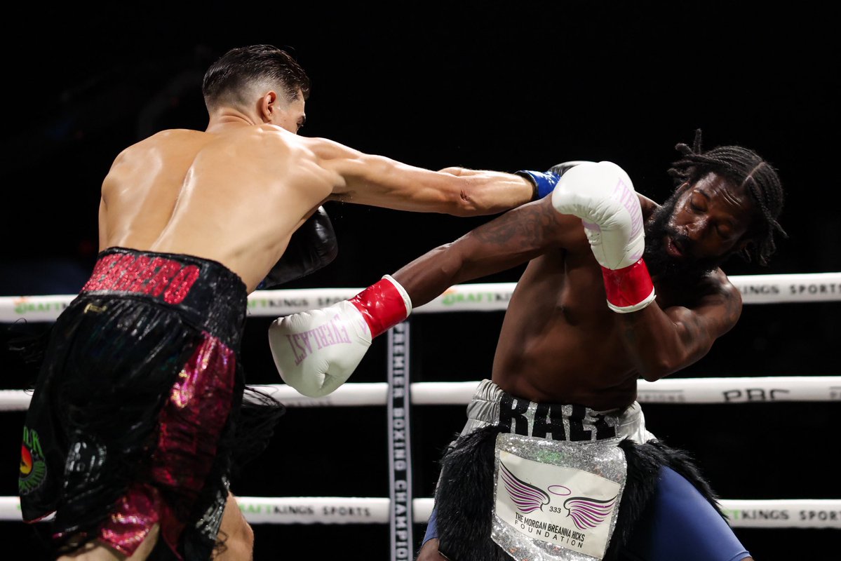 GlobalboxingNTW's tweet photo. 💥 EL PISTOLERO ENDS IT IN ROUND ONE!

Robert Guerrero Jr. stops Shawn “The Artist” Rall in Round 1, moving to 9-0 with 4 KOs. 🥊🔥

Respect to both fighters!

👇 Who’s next for Guerrero Jr.?

📸 IG: crisesquedaphoto

#GBN #RobertGuerreroJr #Boxing https://t.co/owG9ywSkKS