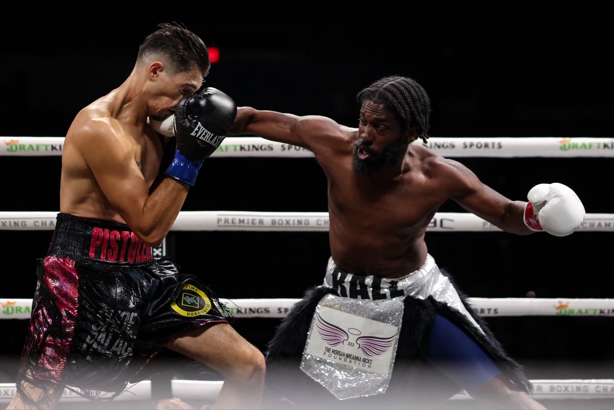 GlobalboxingNTW's tweet photo. 💥 EL PISTOLERO ENDS IT IN ROUND ONE!

Robert Guerrero Jr. stops Shawn “The Artist” Rall in Round 1, moving to 9-0 with 4 KOs. 🥊🔥

Respect to both fighters!

👇 Who’s next for Guerrero Jr.?

📸 IG: crisesquedaphoto

#GBN #RobertGuerreroJr #Boxing https://t.co/owG9ywSkKS