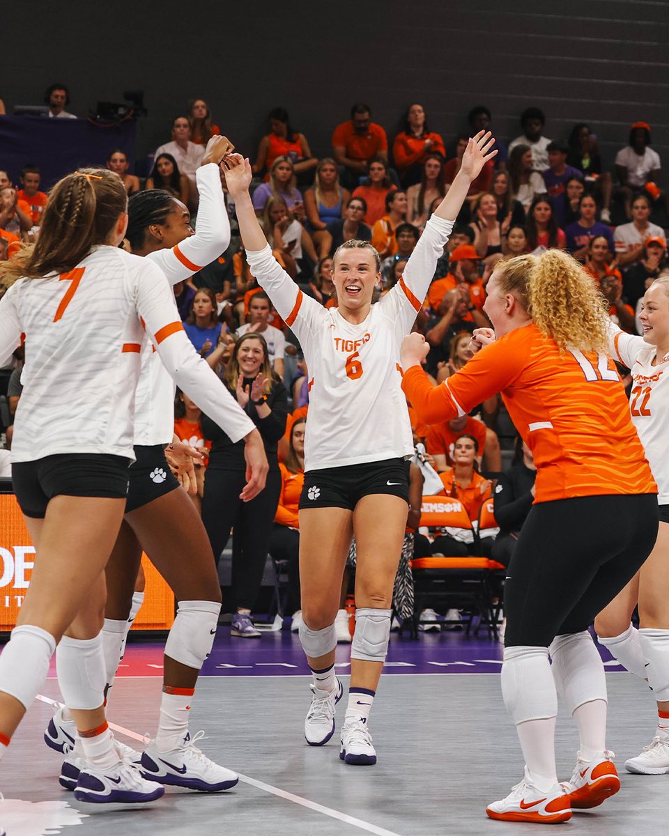 IPTAY's tweet photo. Lots of action in Tigertown this weekend!

⚽️ @ClemsonMSoccer - Friday at 7:00 PM
🏐 @ClemsonVB - Friday at 6:00 PM, Sunday at 1:00 PM
⚽️ @clemsonwsoccer - Sunday at 1:00 PM https://t.co/GbY4Vg9tL8