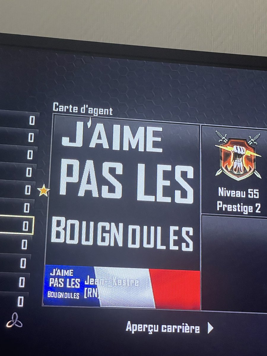 Rektadu78's tweet photo. Mon emblème vs l'emblème du gars en face mdr https://t.co/2iWix9NcBC