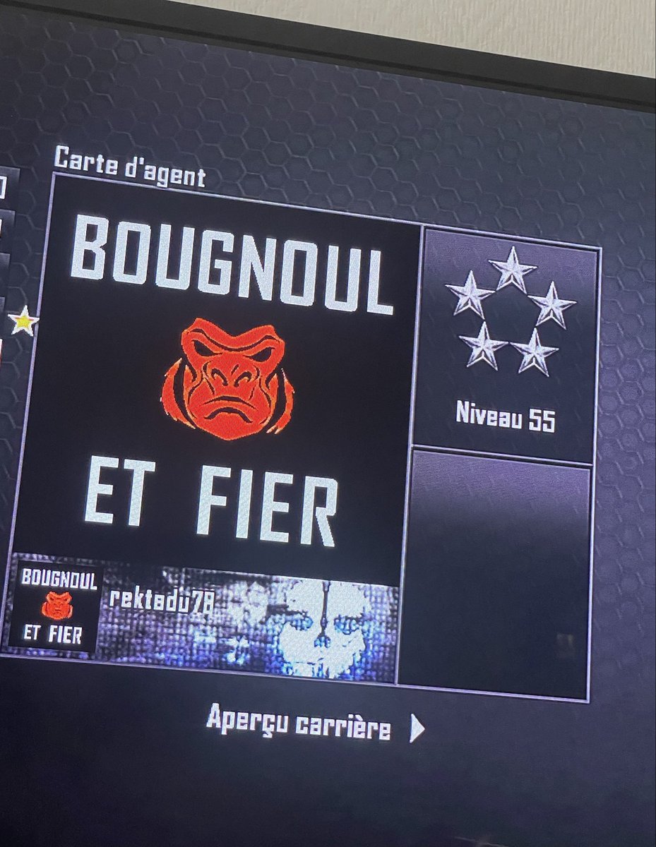 Rektadu78's tweet photo. Mon emblème vs l'emblème du gars en face mdr https://t.co/2iWix9NcBC