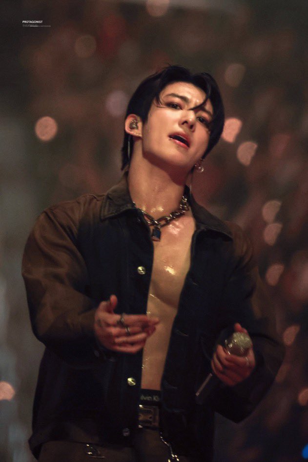 JEONKH_'s tweet photo. this jungkook is insane https://t.co/M83ljIAyyn