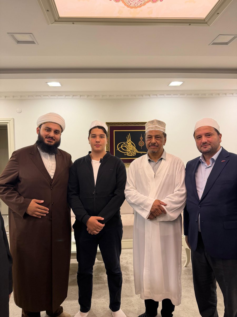 ab_yilmaz's tweet photo. Dünyaca ünlü Kâri Abdurrahman Sadien Üstad ile bu akşamdan güzel bir hatıra...
📍İsmailağa Camii / Fatih https://t.co/UJTsfXjkPa