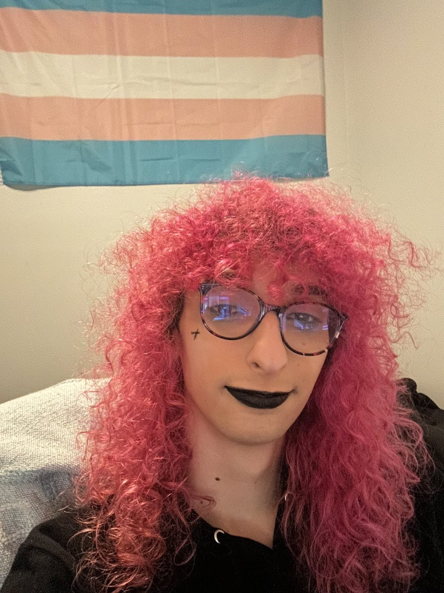 DummyDanley's tweet photo. Ignore my glasses being comedically crooked and I looked kind of good here https://t.co/5TzakjYPwG