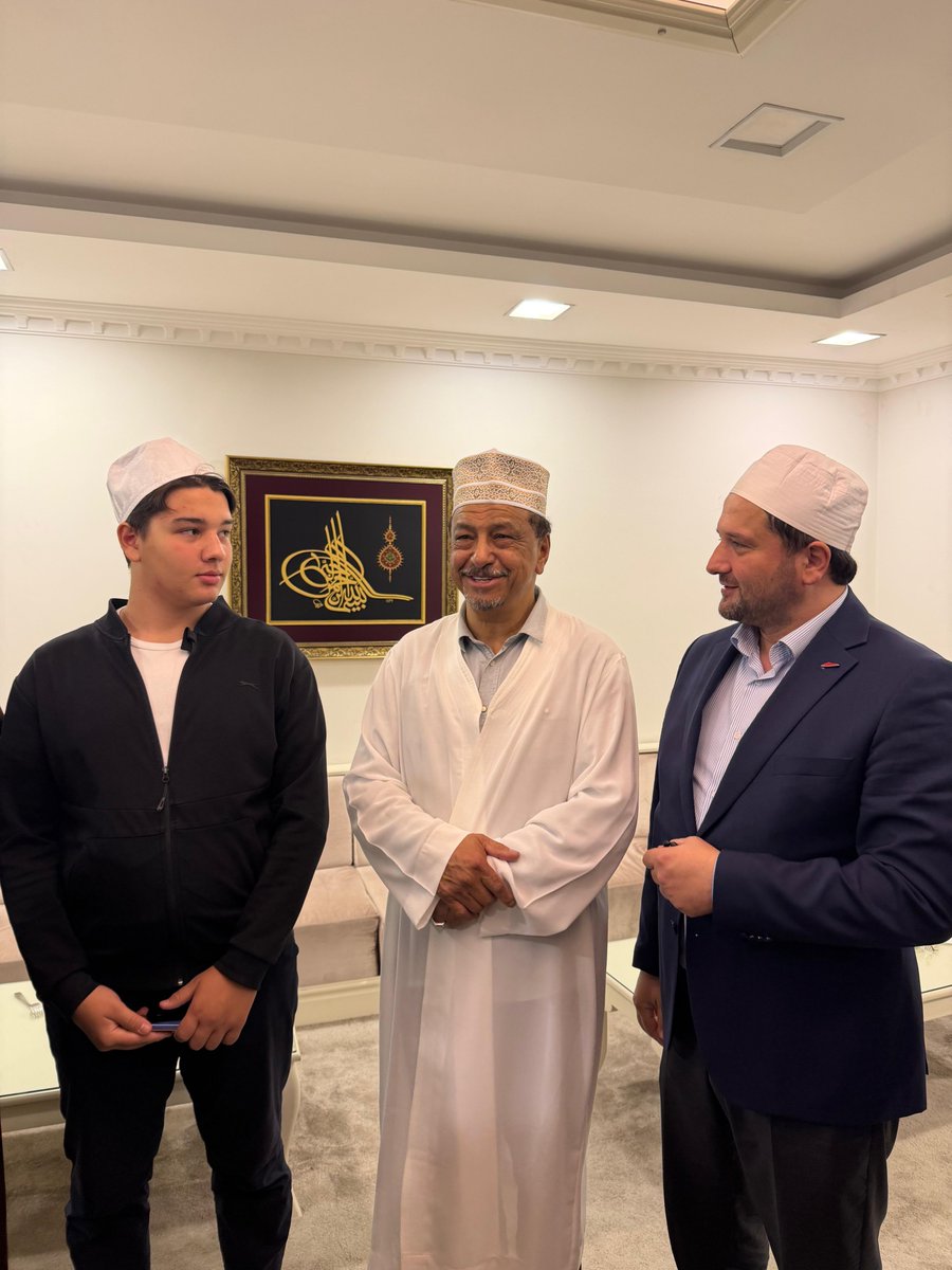 ab_yilmaz's tweet photo. Dünyaca ünlü Kâri Abdurrahman Sadien Üstad ile bu akşamdan güzel bir hatıra...
📍İsmailağa Camii / Fatih https://t.co/UJTsfXjkPa