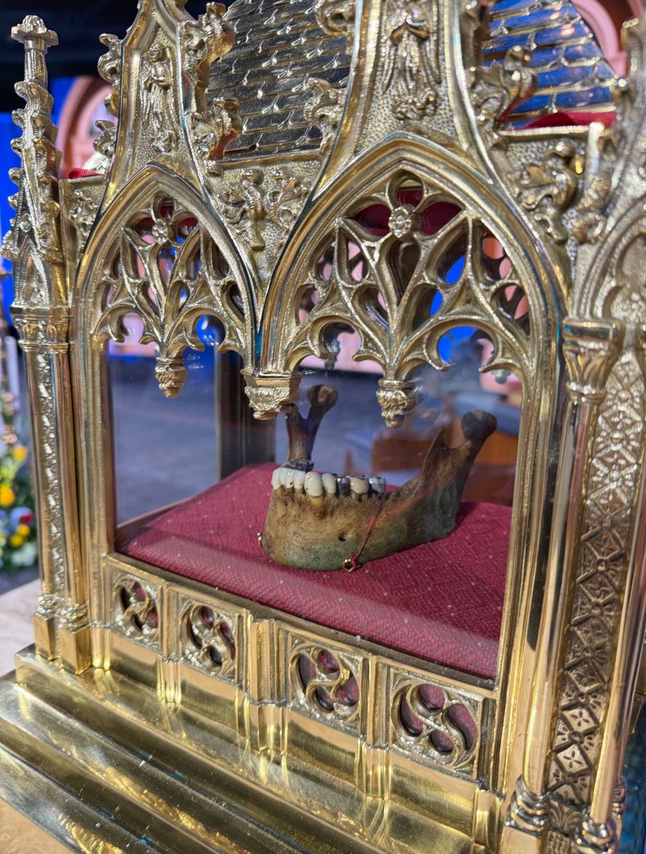 RaymondArroyo's tweet photo. The relic of Blessed Fulton Sheen was just presented at the Beatification Ceremony in St. Louis. It is the Archbishop’s jawbone. Fulton Sheen, Pray for us. https://t.co/79BKqKyXBF