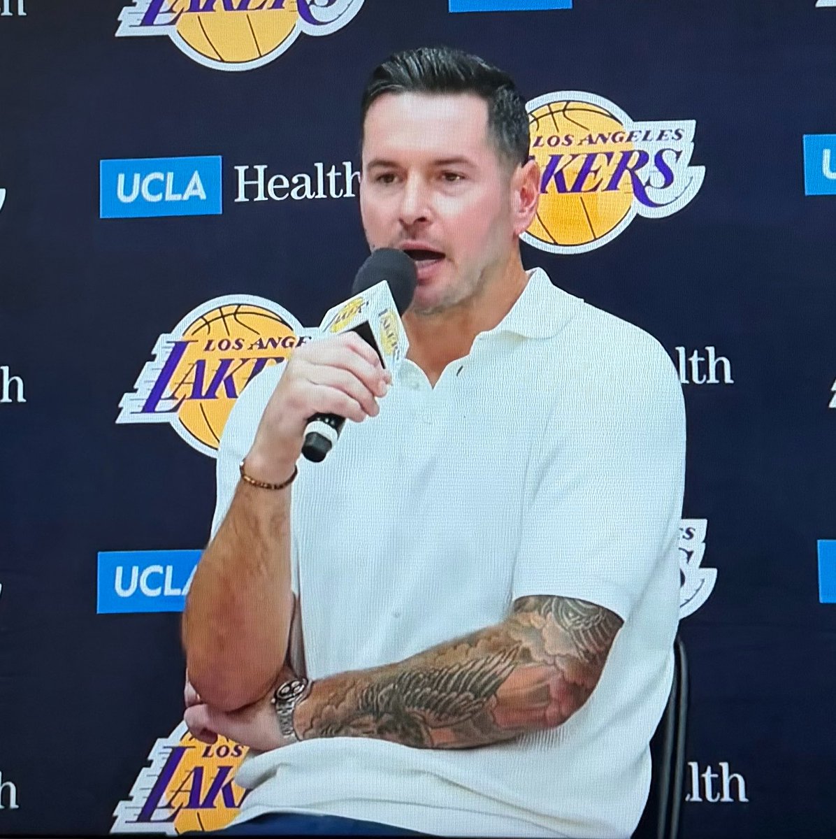 LakeShowYo tweet picture